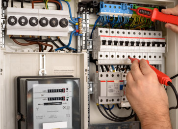 Inštalacije električnih napeljav in naprav. Montaže strelovodov. Inštalacije telekomunikacij. Inštalacije tehničnega varovanja. Inštalacije konferenčnih sistemov.