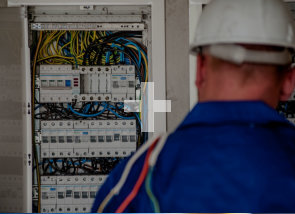 Inštalacije električnih napeljav in naprav. Montaže strelovodov. Inštalacije telekomunikacij. Inštalacije tehničnega varovanja. Inštalacije konferenčnih sistemov.