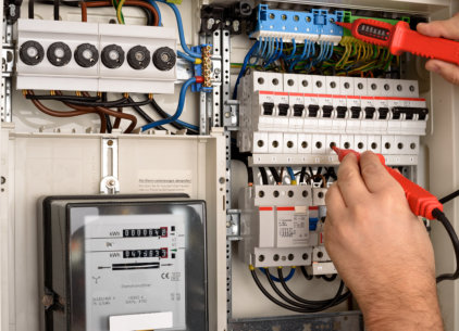 Inštalacije električnih napeljav in naprav. Montaže strelovodov. Inštalacije telekomunikacij. Inštalacije tehničnega varovanja. Inštalacije konferenčnih sistemov.