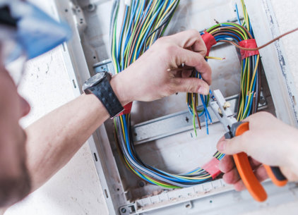 Inštalacije električnih napeljav in naprav. Montaže strelovodov. Inštalacije telekomunikacij. Inštalacije tehničnega varovanja. Inštalacije konferenčnih sistemov.