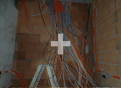 Inštalacije električnih napeljav in naprav. Montaže strelovodov. Inštalacije telekomunikacij. Inštalacije tehničnega varovanja. Inštalacije konferenčnih sistemov.