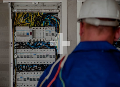 Inštalacije električnih napeljav in naprav. Montaže strelovodov. Inštalacije telekomunikacij. Inštalacije tehničnega varovanja. Inštalacije konferenčnih sistemov.